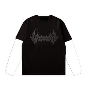 Camiseta manga larga negra oversize doble manga blanca con diseño heavy metal en pedreria rhinestones metalicos en el pecho
